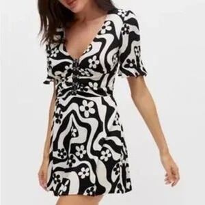 Urban Outfitters Bl Aritha Hook & Eye Black Cream Groovy Floral‎ Mini Dress sz M